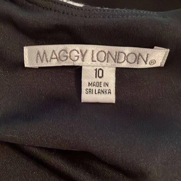 Maggy London Black Snakeskin Print Knit Sheath Dress Womens Size 10 Career - Picture 2 of 10